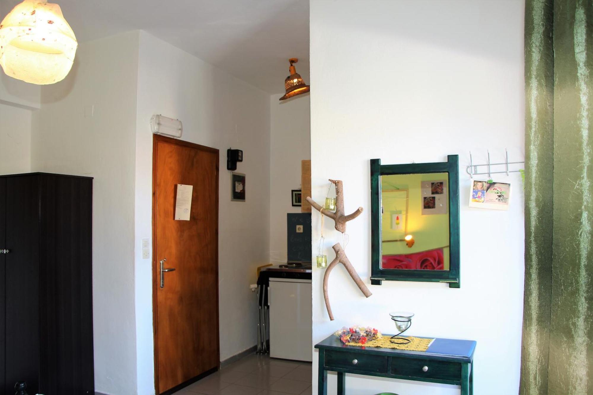 Apokoros Craft Deco Apartments&Studios Каливес Номер фото