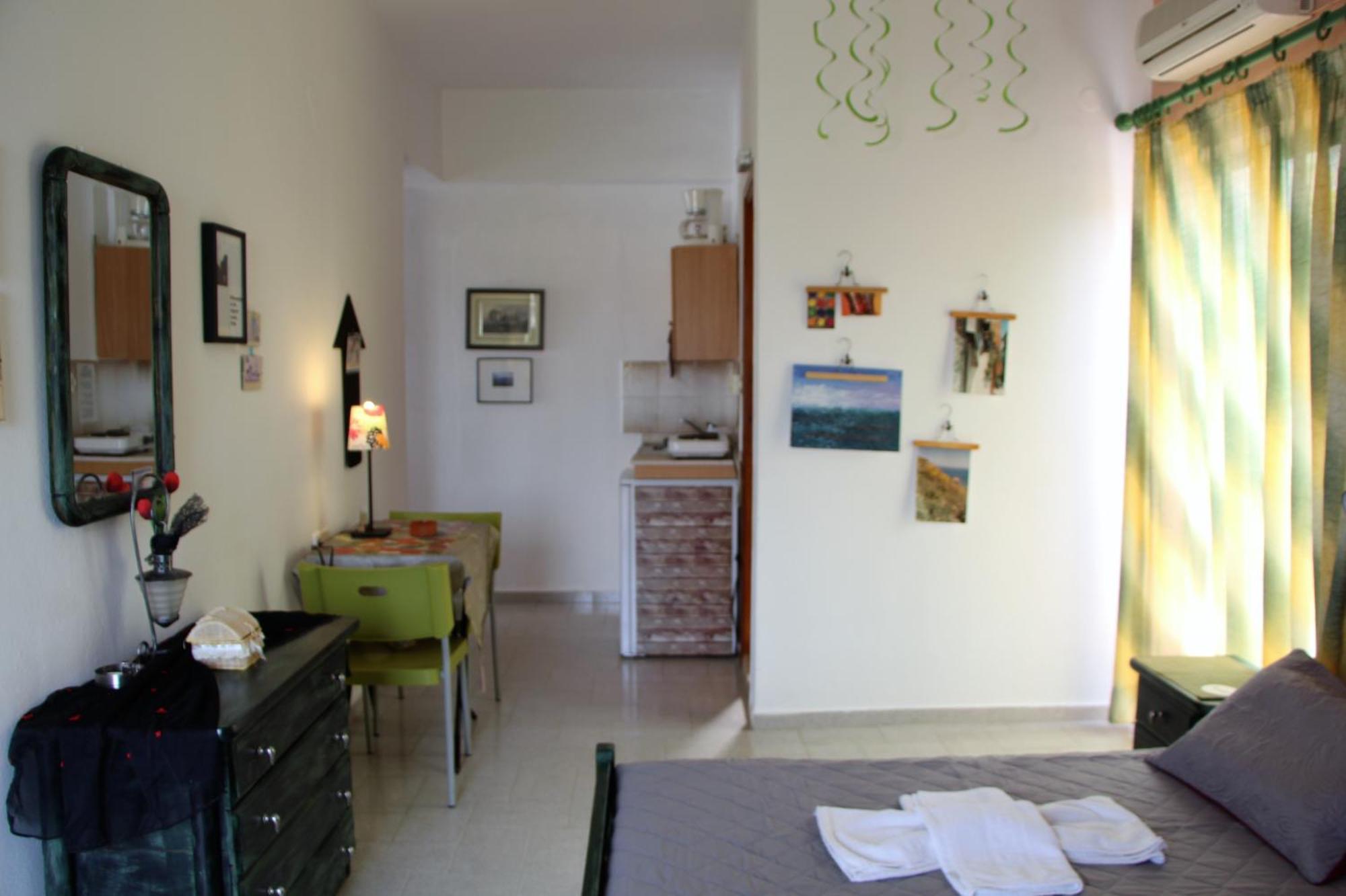 Apokoros Craft Deco Apartments&Studios Каливес Номер фото