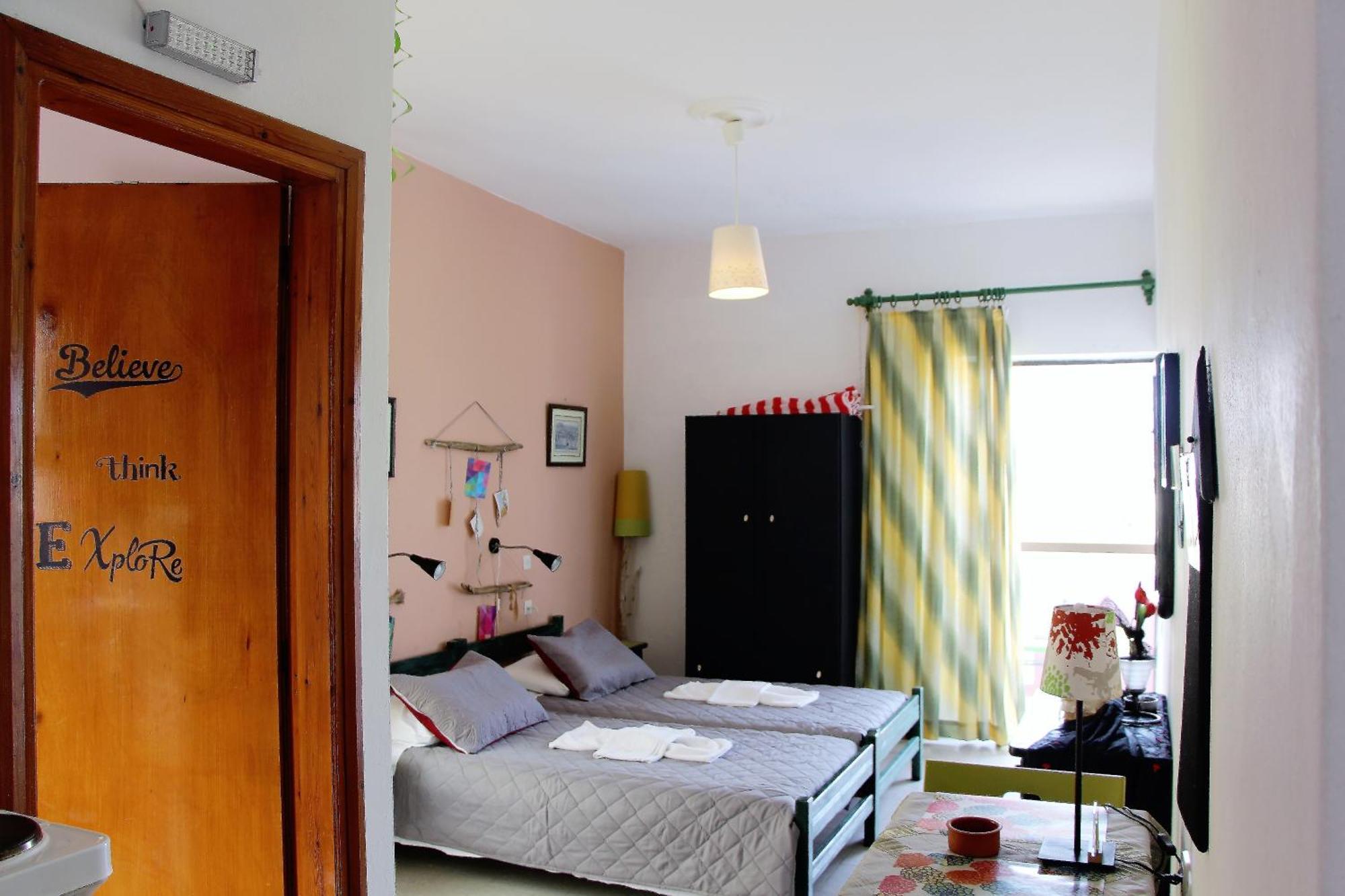 Apokoros Craft Deco Apartments&Studios Каливес Номер фото